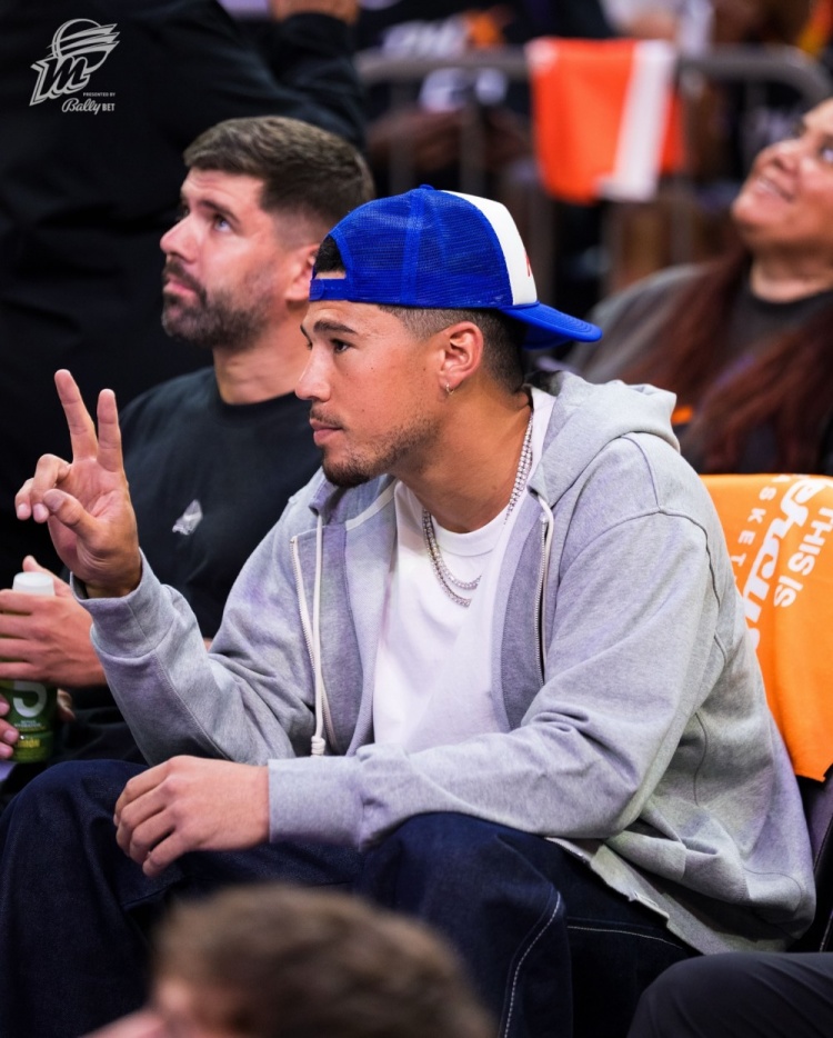 开云vip-支持同城球队！布克&amp;杰伦-格林等人观战WNBA！