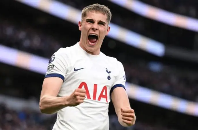 赛事直播-自20/21赛季英超历史球员速度榜：范德芬居首+三度上榜